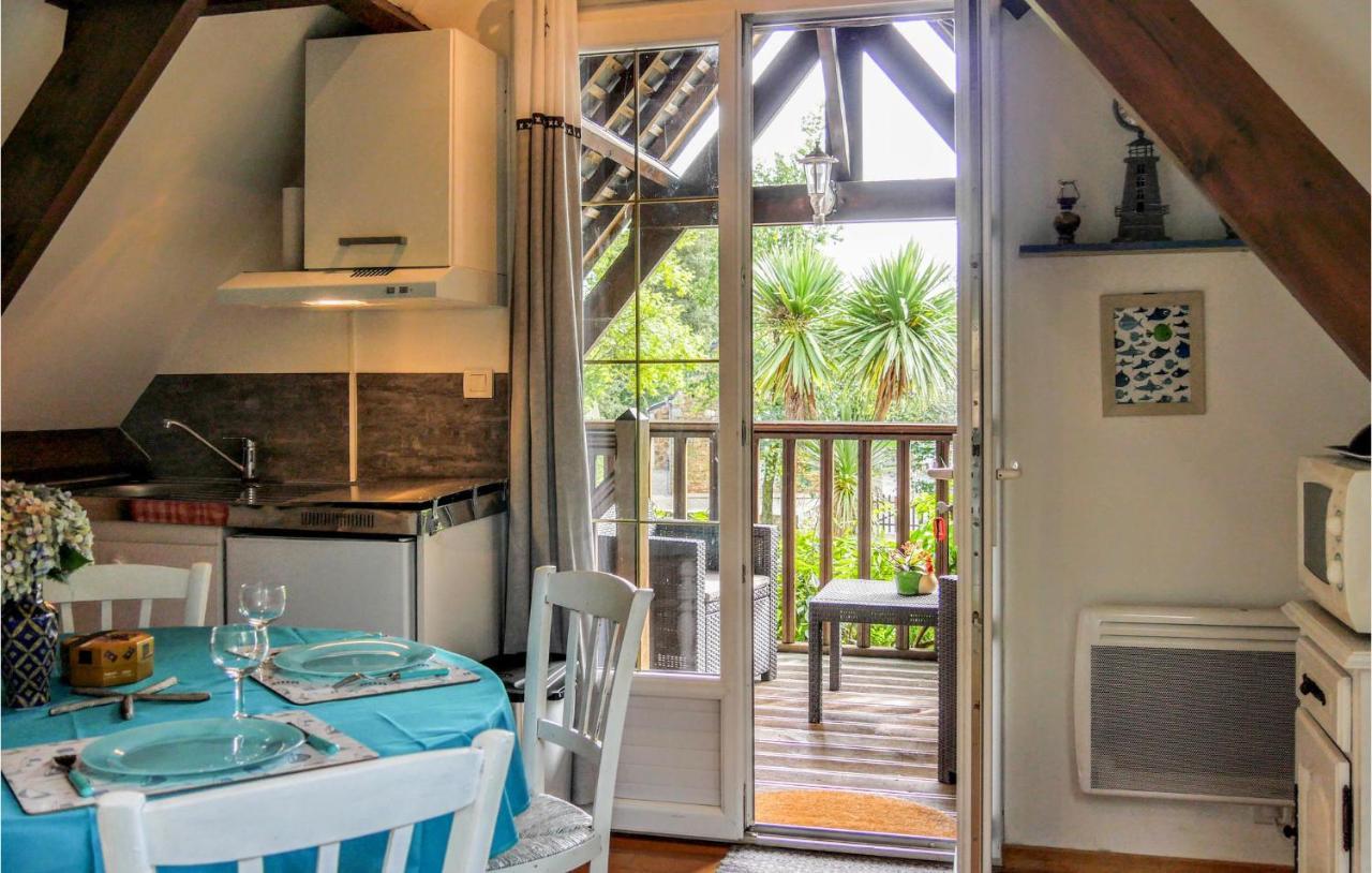 Awesome Apartment In Vasteville With Kitchenette 외부 사진