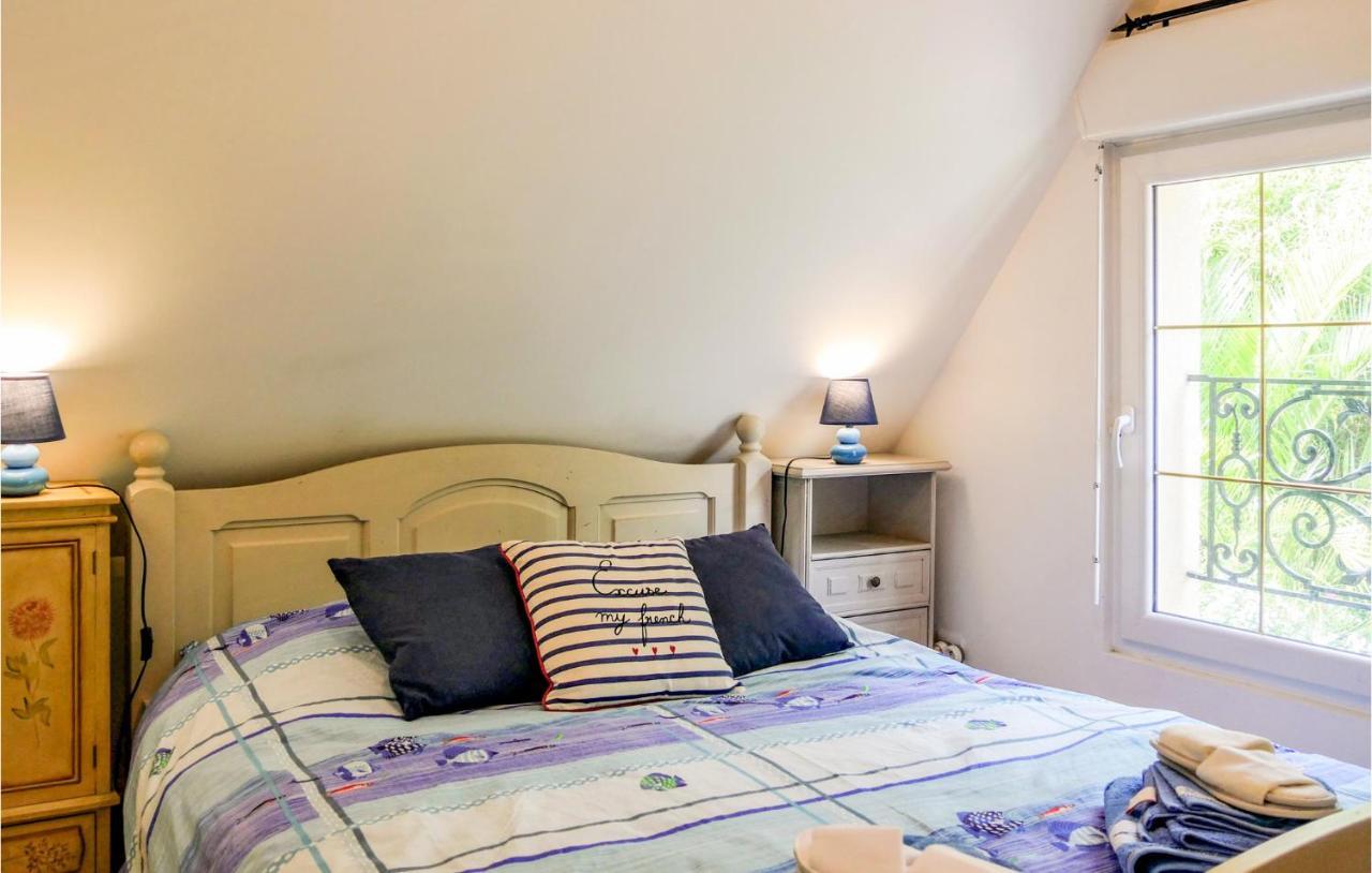 Awesome Apartment In Vasteville With Kitchenette 외부 사진